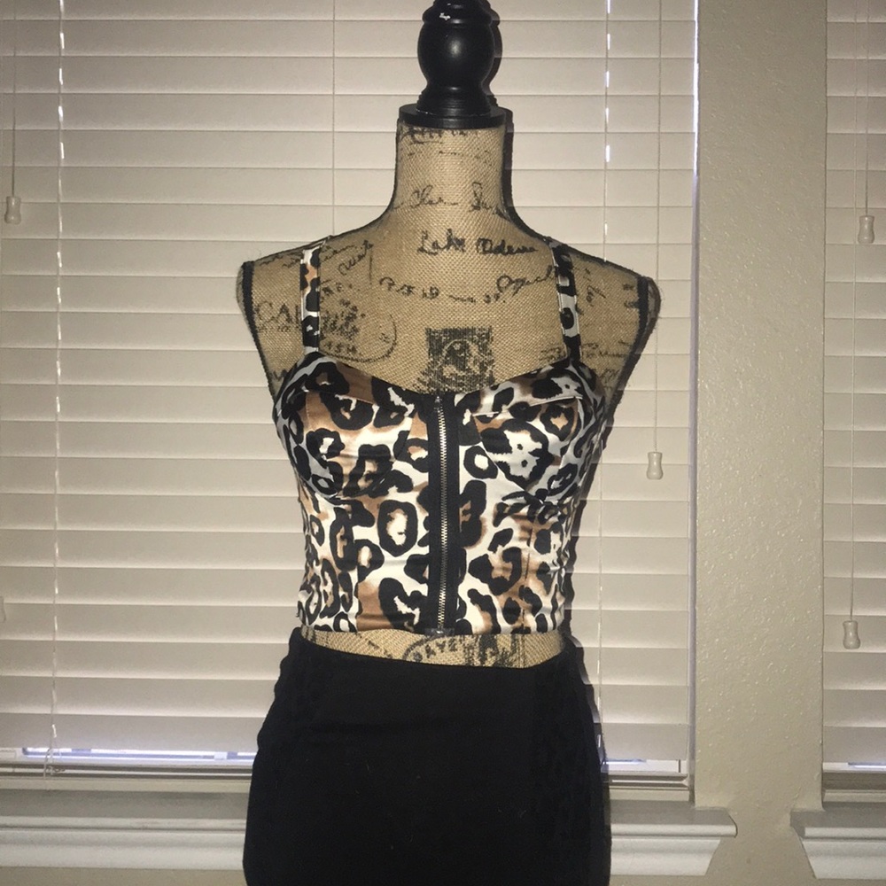 Small Leopard print Windsor Crop top